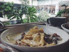 -ROAST coffee & eatery