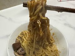 -松树干拌面店