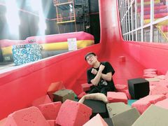-嘿哟动霸CHUA·新潮玩运动娱乐中心·蹦床滑冰团建乐园