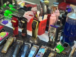 -老男孩男士理容馆·理发·烫染·修面