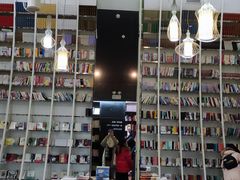 -钟书阁(松江泰晤士小镇店)