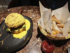 -Let'sBURGERplus·非常创意汉堡(三里屯店)