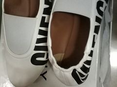 -GIVENCHY(佛罗伦萨小镇奥莱店)