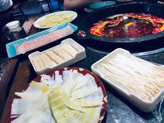 -三个四川人火锅(华联商厦店)