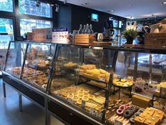 面包甜点陈列柜-巴黎贝甜(五月花广场店)