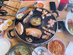 烤肉-江南猪肉商会无限续吃(弘大店)