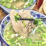 听我的！来西安第一顿吃大雁塔旁的虎子水盆羊肉