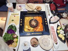 -老牌坊云南鱼豆花火锅(哈西万达店)