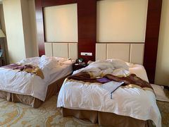 -乌兰湖畔草坪轻奢营地