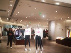 -URBAN REVIVO(高德置地广场·春广场店)