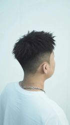 -一家只做男发烫染的店