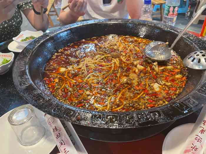 冬水田三和鱼-"店面较大,装修简单但是整洁.点的微辣,还.