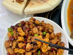 -丹水桥地锅鱼·翘嘴鲌·地方特色全鱼宴(丹江口大坝店)