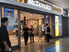 -麦当劳(上海虹桥站30B检票口楼上)