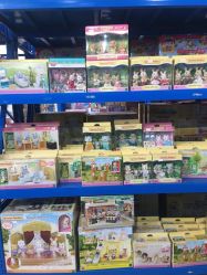 -逝水玩具折扣店