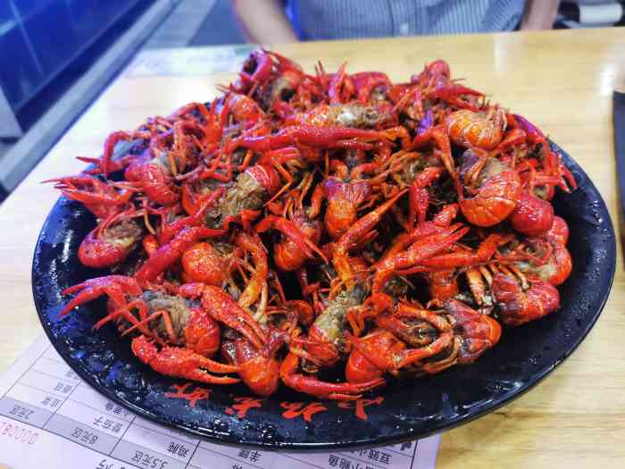 小杨龙虾馆(罗秀路店)-"这家店生意超好 人超多 需要订位!这.