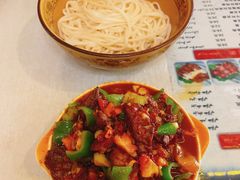 -吐尔逊拌面美食