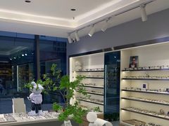 -视野联行眼镜·蔡司·尼康·授权优选门店(青浦宝龙店)