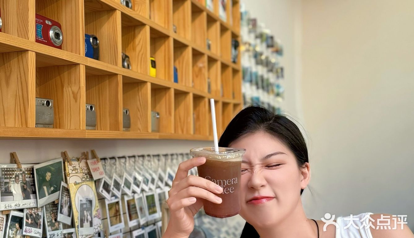 在东莞！这咖啡店里还能玩拍立得？？☕️