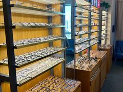 -优医视平价眼镜蔡司依视路折扣工厂店(十里堡店)