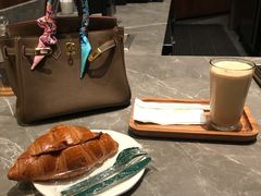 某日晚饭一角-星巴克臻选(南京艾尚天地店)