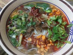 -爆炸头阿姨小四川正宗川味小吃(无任何分店)