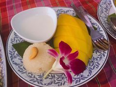 芒果糯米饭-卷心菜和避孕套餐厅(Pattaya)