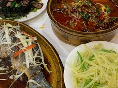 清蒸高原冷水鱼-乡土特色.冷锅鱼.牦牛肉汤锅