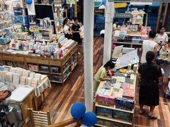 -猫的天空之城概念书店(杭州南宋御街店)