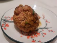 鸭蛋黄狮子头-梅飞酒家(名辉豪庭店)