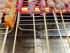 -哈尔滨小酒馆·鲜肉现穿自助烧烤(康新花园店)