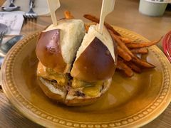 27&nbsp;牛肉汉堡-HELLO 27 意面·沙拉·帕尼尼