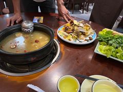 -菌之家·专业纯野生菌火锅·特色炒菌