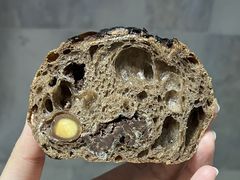 法芙娜巧克力榛子欧包-PAOPAO Bakery&Café(港汇店)