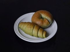 艾草红豆麻薯贝果-沁屋面包店(人民东路店)