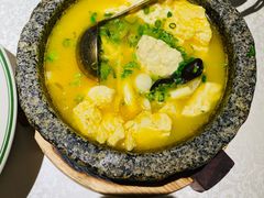 维园特色石锅豆腐-维园悦谱·海派家常菜(乌鲁木齐南路店)