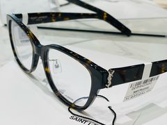 -YI OPTICAL 奕镜·蔡司战略合作店(长宁来福士店)