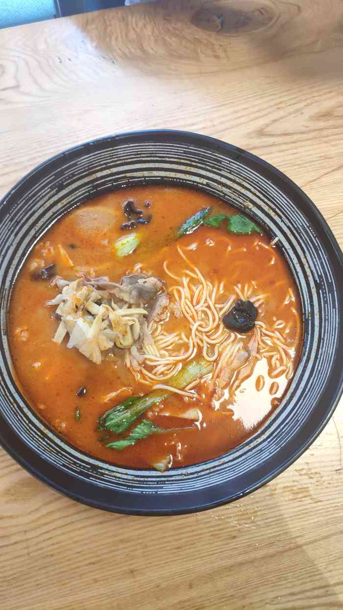 牛吃草牛肉面(外滩店)-"[服务铃]服务: 给了五颗星好评,因为早.