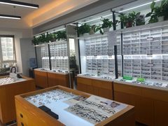 -视野联行眼镜•蔡司•依视路(温江店)