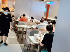 大堂-開籠雀冰室(同和金铂店)