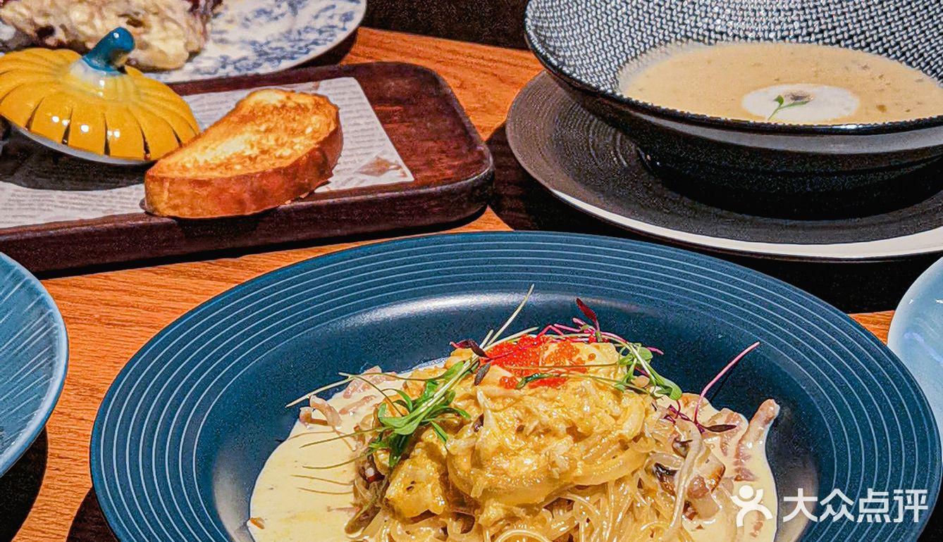 最近疯狂种草的西餐厅，氛围感十足🏙️~