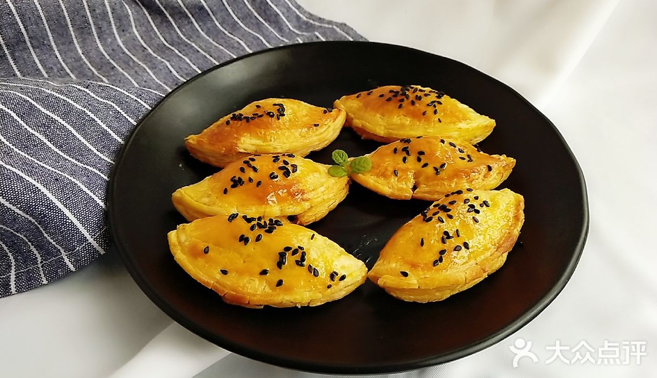 烘焙小白也能完成❗️零失败🔥巨好吃❗酥的掉渣的芒果酥。