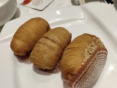 金牌榴莲酥-唐宫海鲜舫