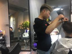 -茶发Salon·烫发染发理发
