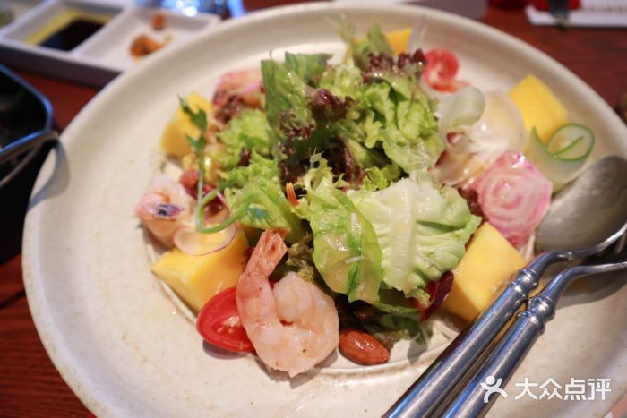 NIUNIUPARK和牛螃蟹(龙湖杭州滨江天街店)精选芒果大虾沙拉图片