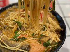 招牌炸酱酸辣米线-肥汁米蘭香港米线(长宁来福士店)