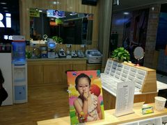 -MiRi眼镜连锁·蔡司·尼康控优点合作店(莘庄店)