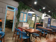 大堂-超越炭火牛蛙火锅鸡(河东店)