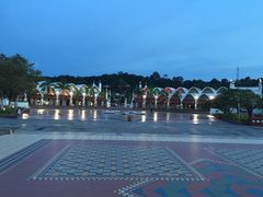 -巨鹰广场