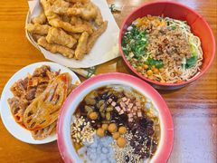 -爆炸头阿姨小四川正宗川味小吃(无任何分店)